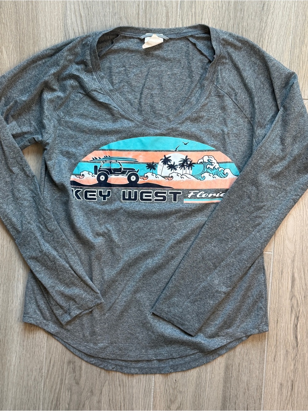 Key West Graphic Long Sleeve Tee - Gray with Turquoise & Coral SZ  small